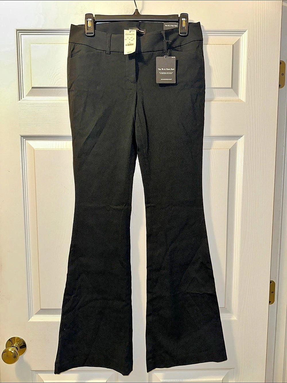 NWT Women’s Express Design Studio ‘The Fit & Flare Pant’ in Black - Size 4
